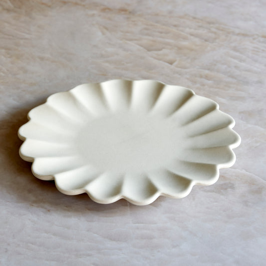 Dhalia Stoneware Dinner Plate - White