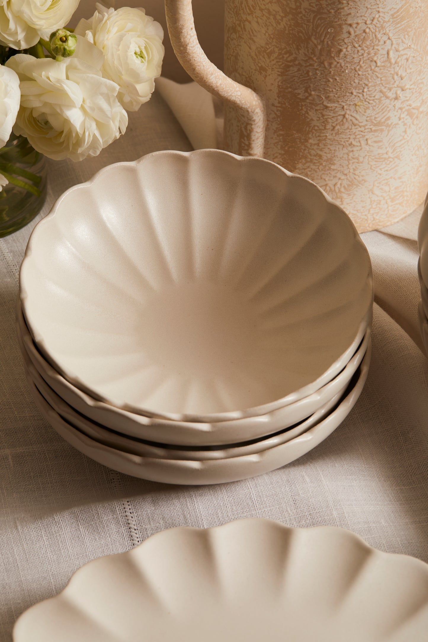 Dhalia Stoneware  Pasta Bowl - White