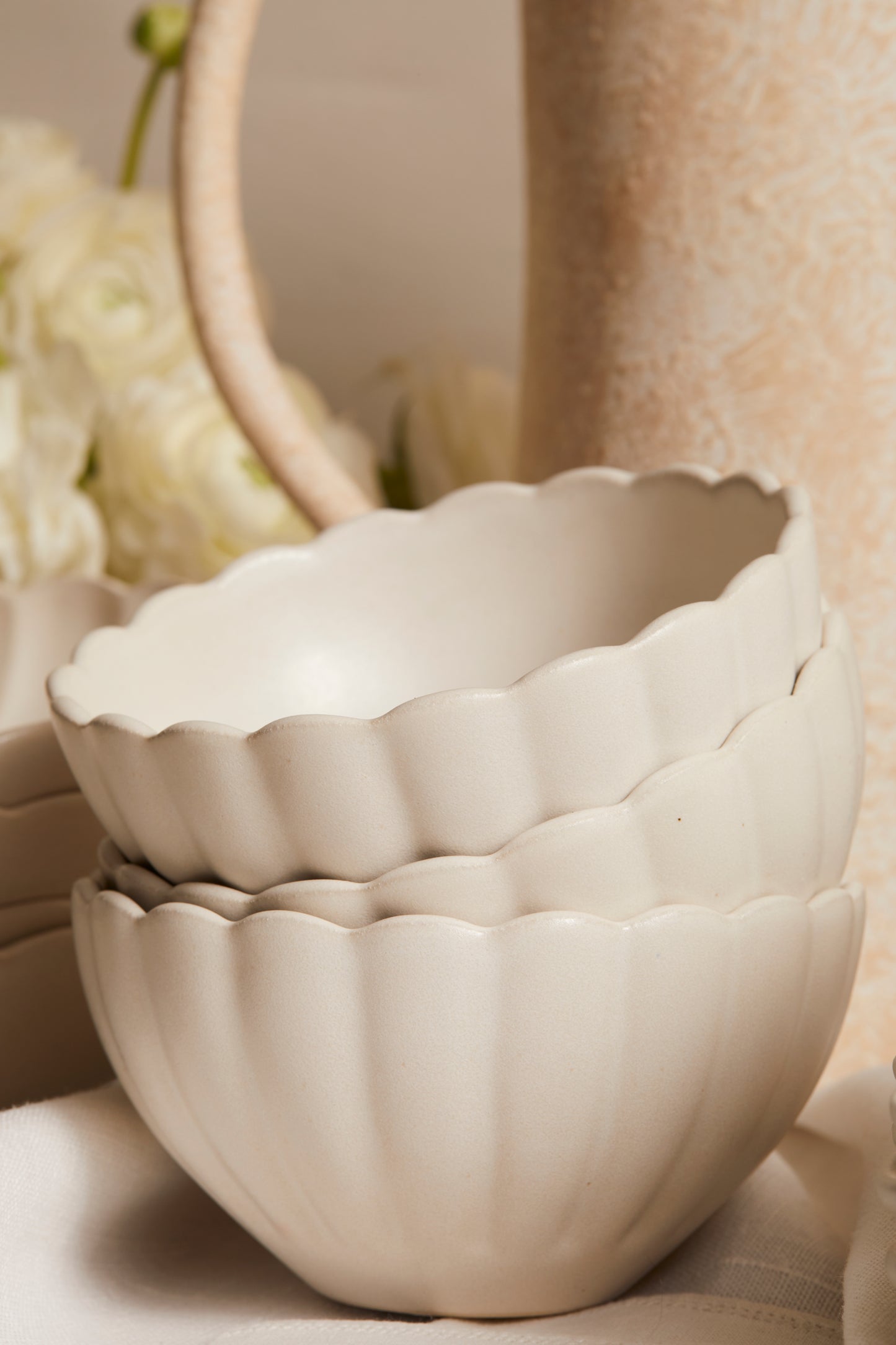 Dhalia Stoneware Bowl - White