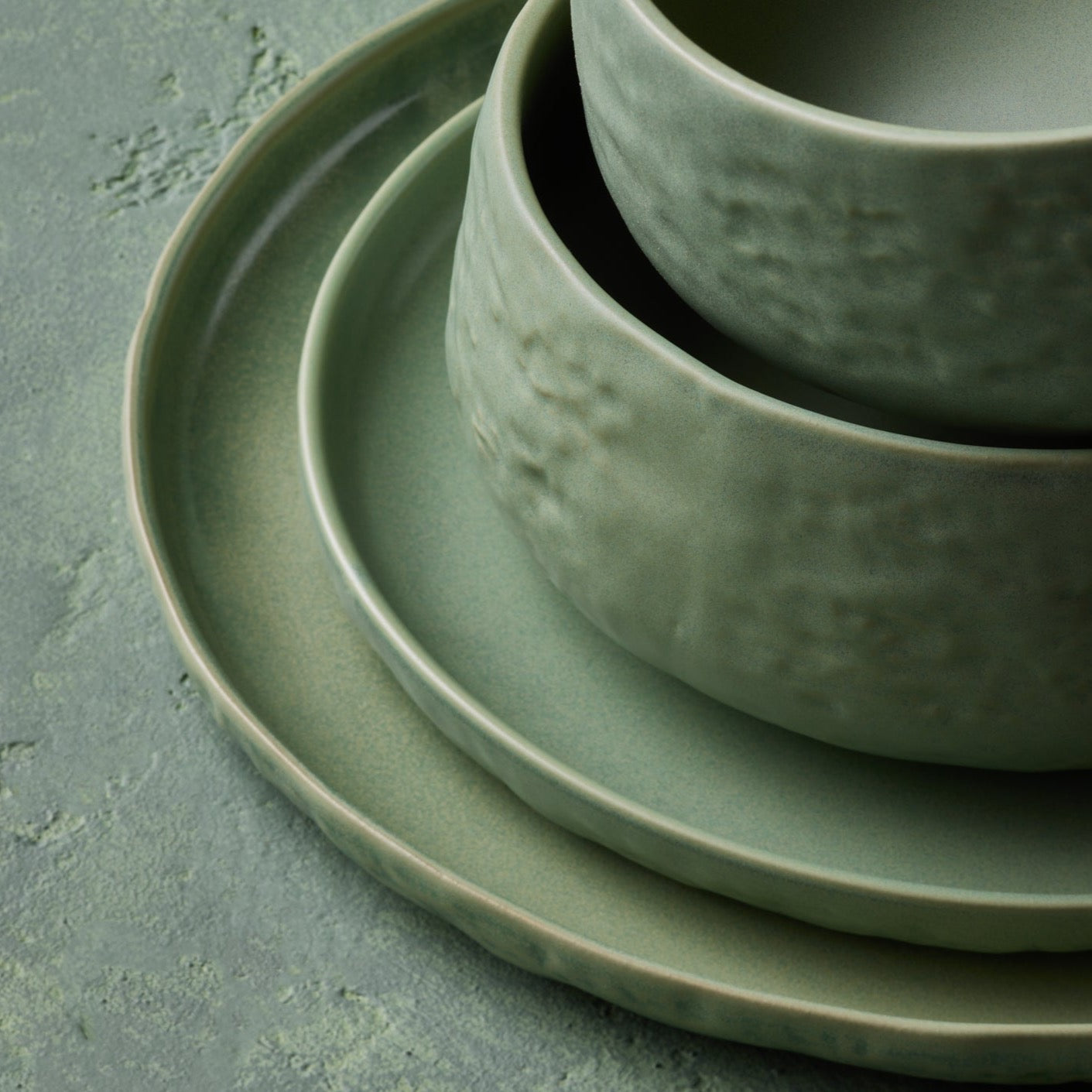 Sage green clearance dinner plates